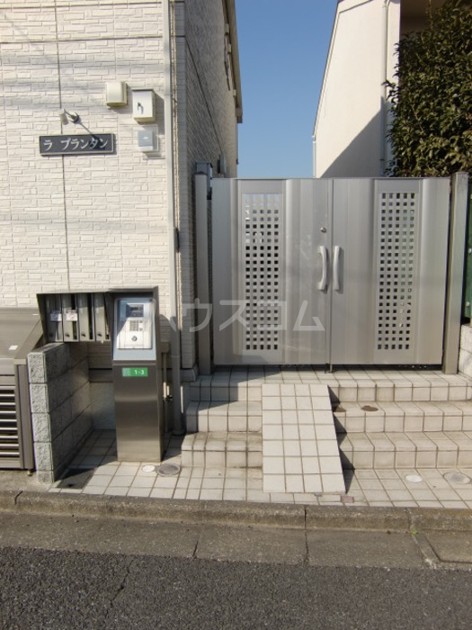 20/30 エントランス