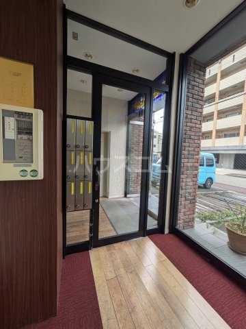 25/29 エントランス