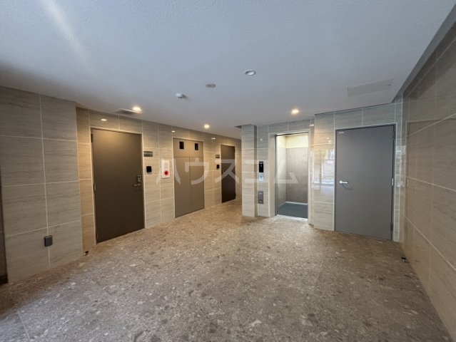 25/30 エントランス