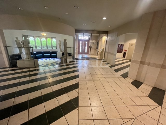 28/30 エントランス