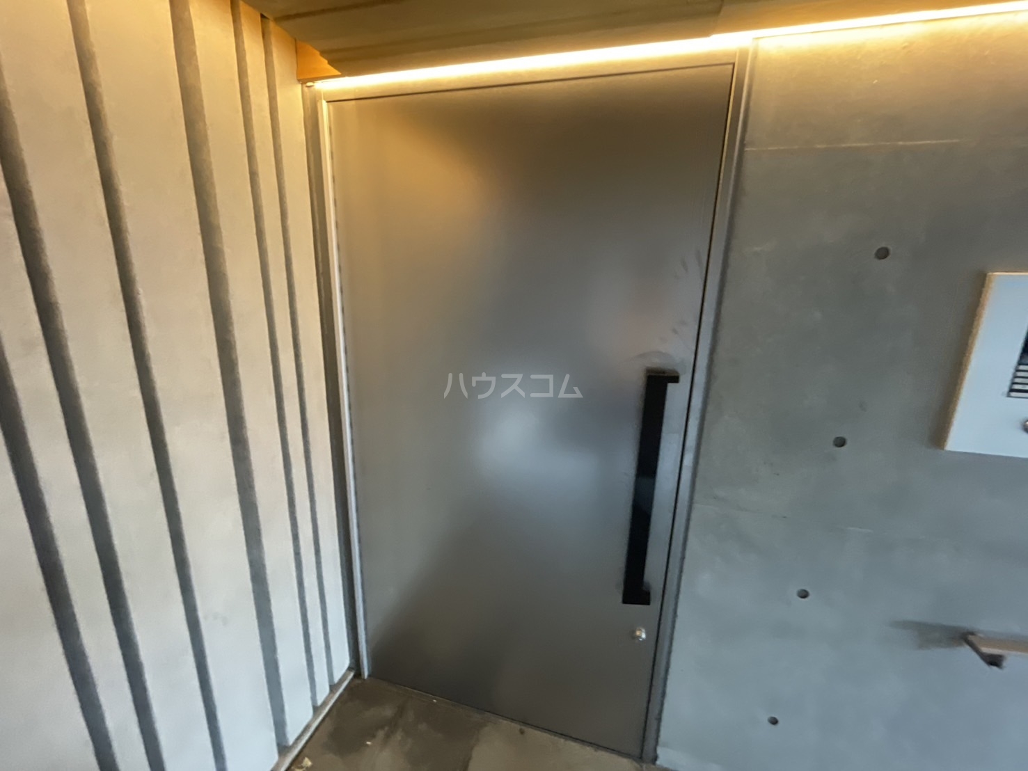 26/30 エントランス