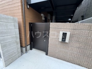 18/28 エントランス