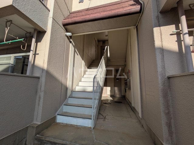 25/30 エントランス