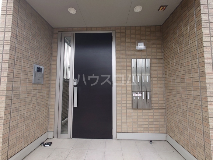 19/27 エントランス