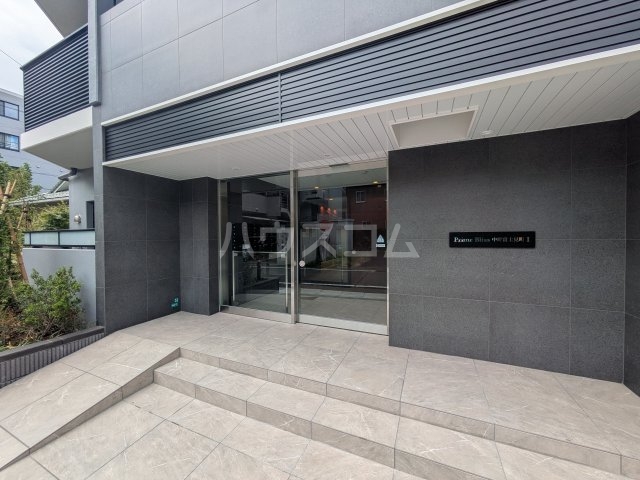 22/30 エントランス