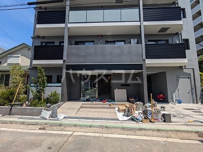 23/30 エントランス