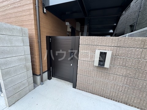 16/26 エントランス