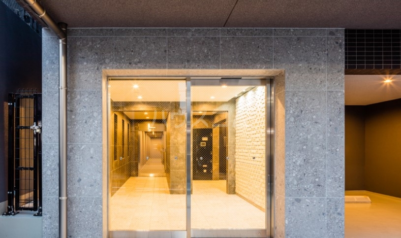 13/23 エントランス