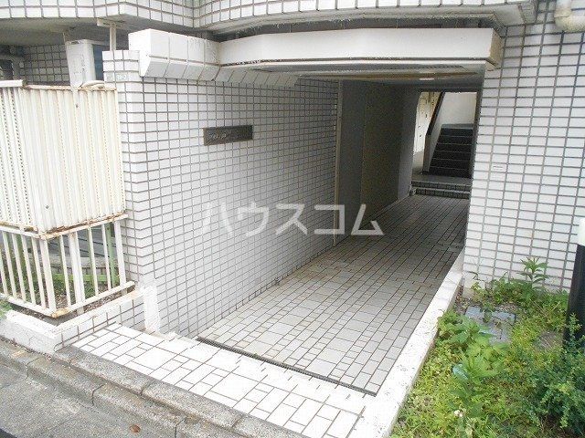 22/30 エントランス