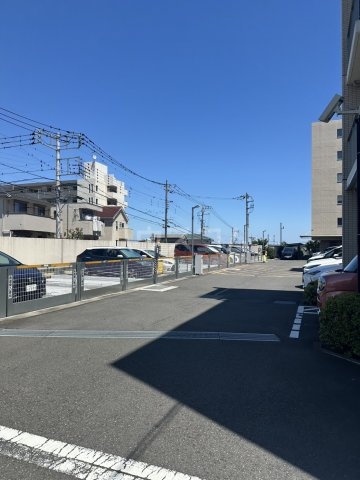 リーフィアレジデンス愛甲石田駐車場