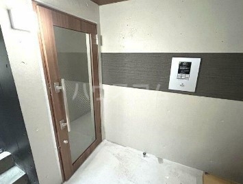 16/21 エントランス