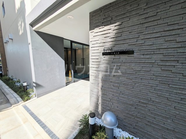 24/27 エントランス