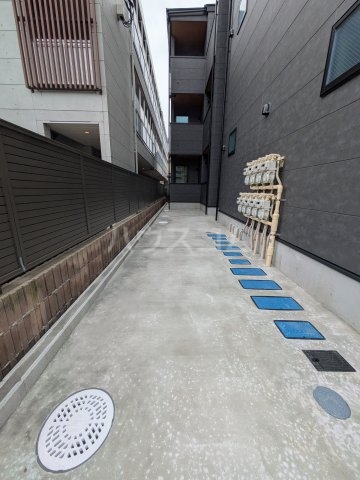 21/30 エントランス