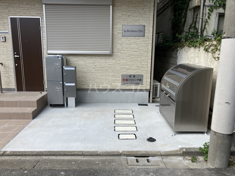 25/26 エントランス