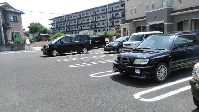28/30 駐車場