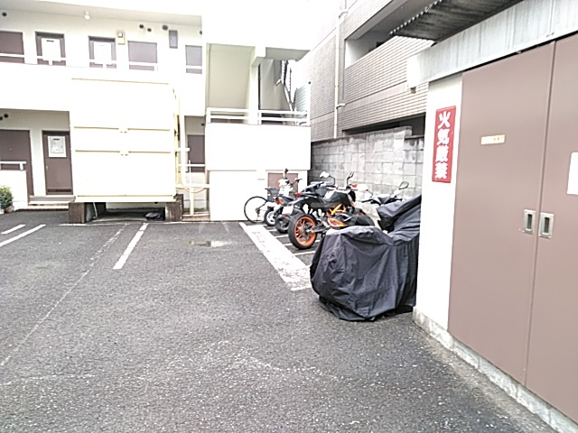 23/28 駐車場
