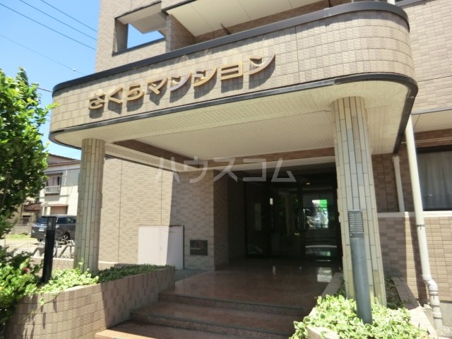 24/30 エントランス