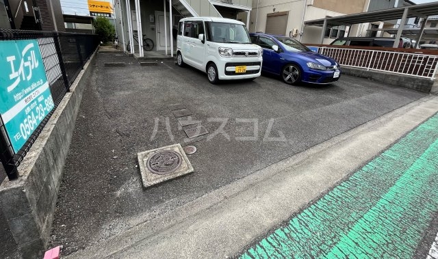 23/30 駐車場