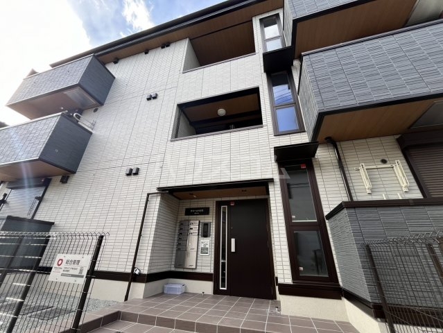 19/30 エントランス