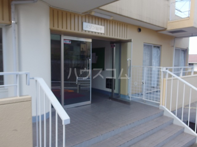 21/30 エントランス