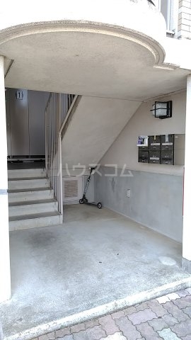 25/30 エントランス