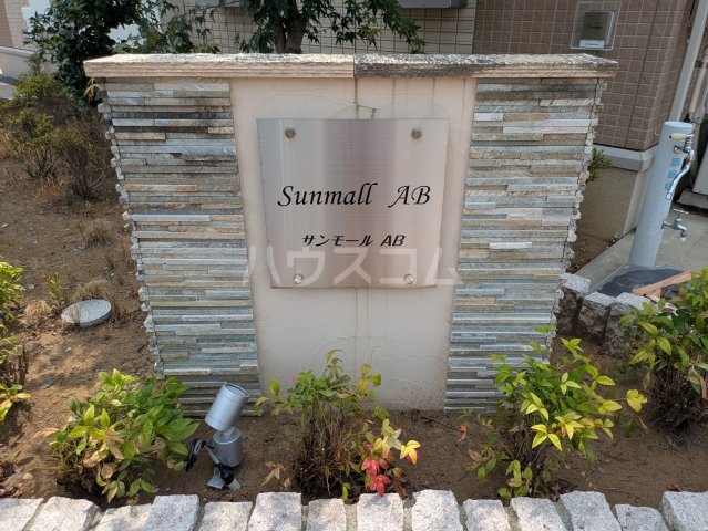 23/28 エントランス