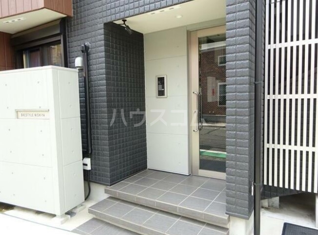 16/26 エントランス