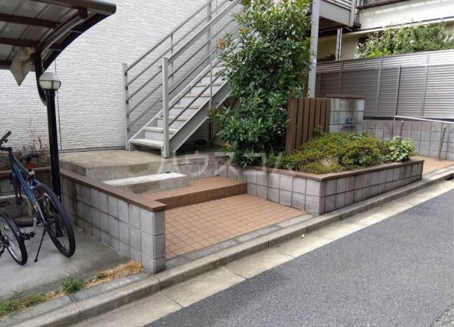 18/21 エントランス