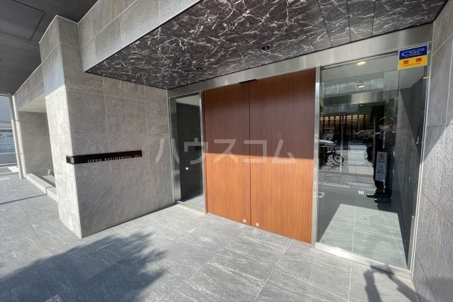 25/30 エントランス