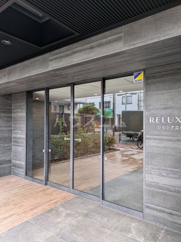 27/30 エントランス