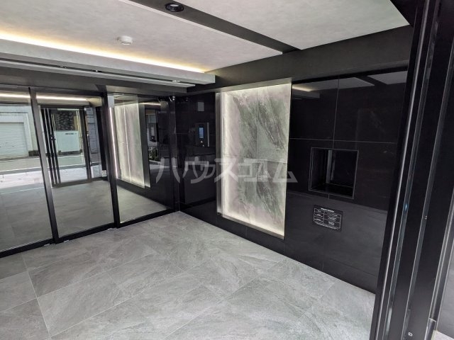 14/23 エントランス