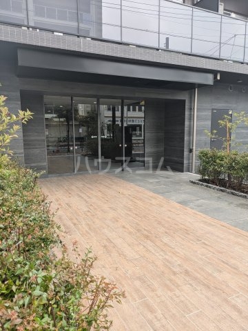 27/30 エントランス