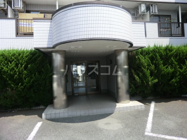 21/30 エントランス