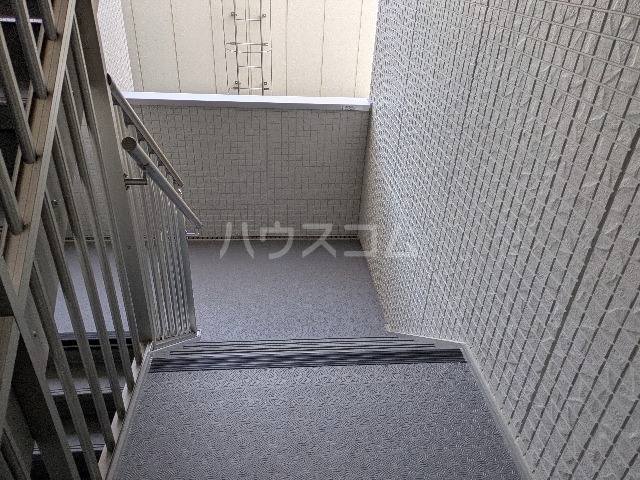 22/27 エントランス