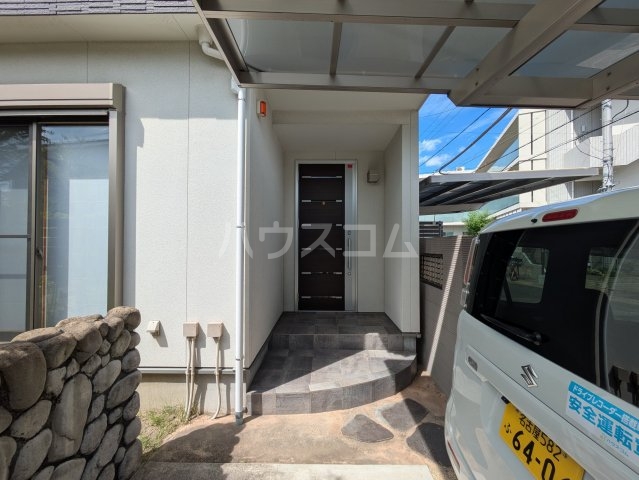 27/30 エントランス