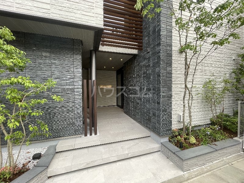 21/26 エントランス