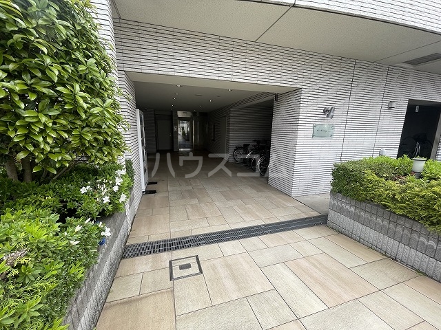 18/20 エントランス