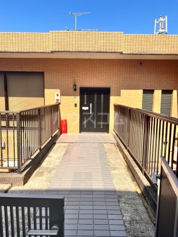 28/30 エントランス