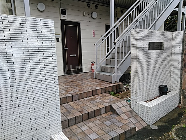 24/30 エントランス