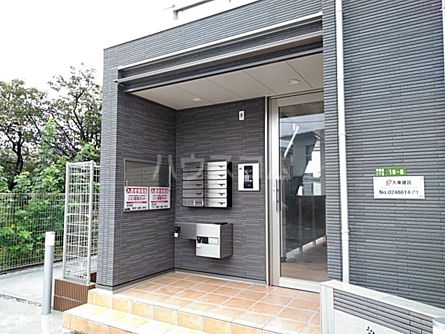 27/30 エントランス