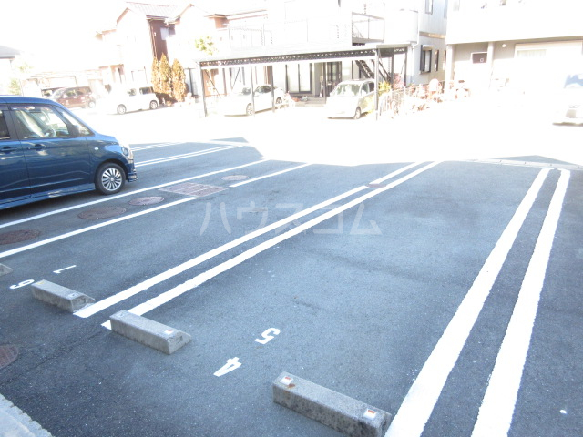 2/3 駐車場