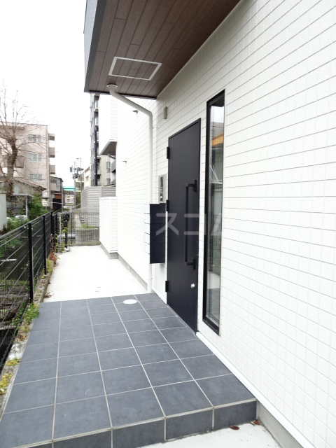 23/30 エントランス