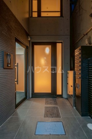 18/28 エントランス