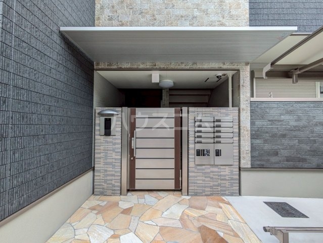 24/30 エントランス