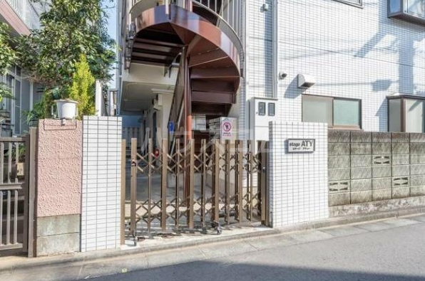 20/21 エントランス