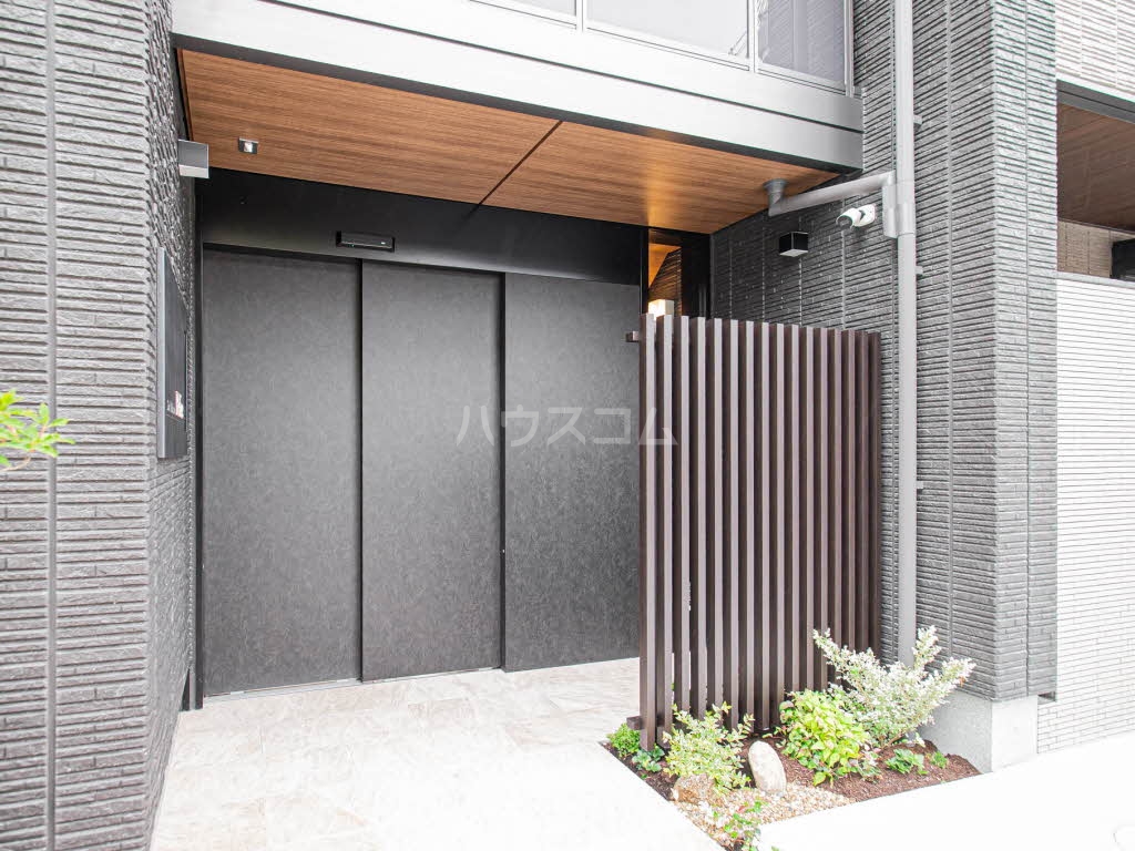 24/30 エントランス