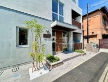 26/29 エントランス