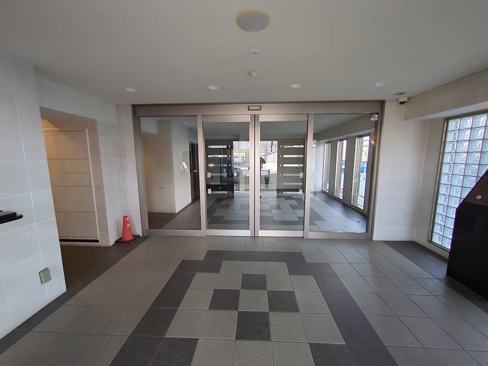 28/30 エントランス