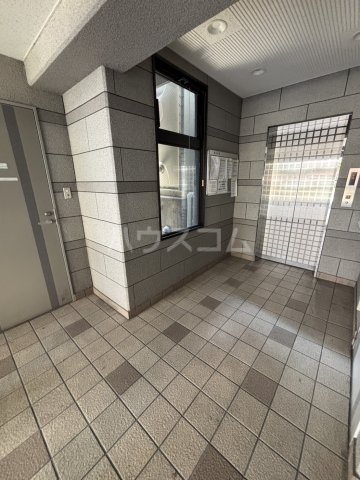 18/25 エントランス