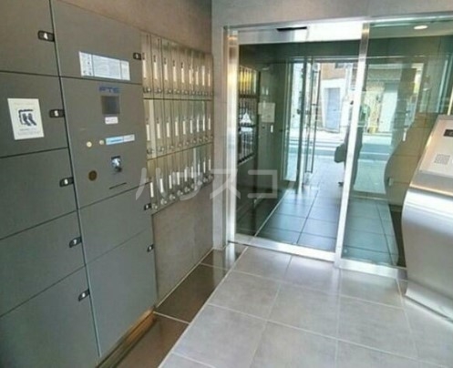 18/19 エントランス